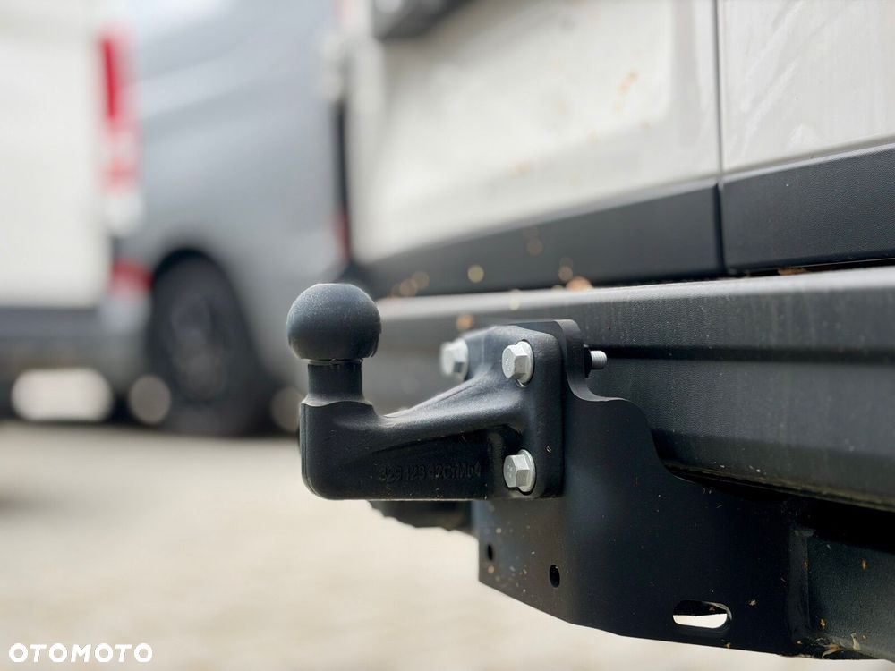 Volkswagen Crafter 35 Furgon z wysokim dachem silnik: 2,0 l EU6 SCR 140 KM / skrzynia biegów: Przedni napęd manualna 6-biegowa rozstaw osi: 4490 mm - 14