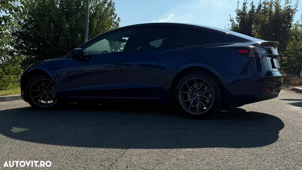 Tesla Model 3 - 5