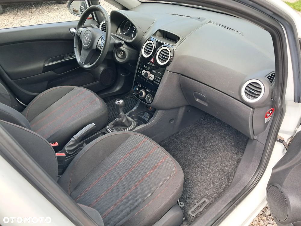 Opel Corsa 1.4 16V Cosmo - 8