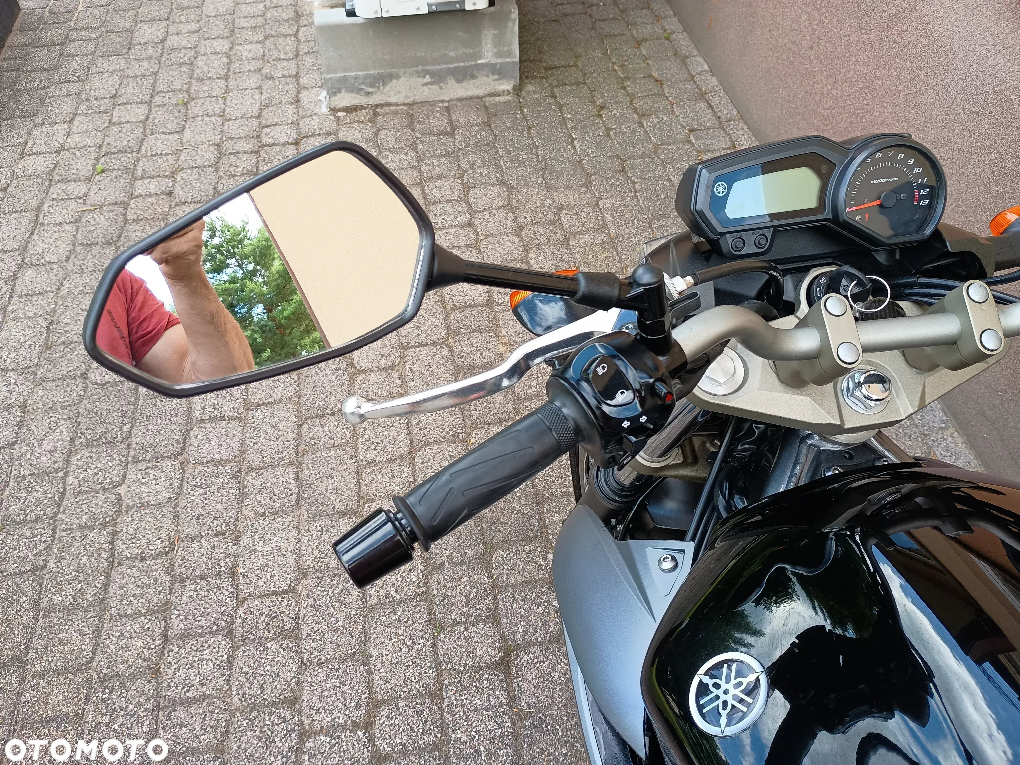 Yamaha XJR - 9
