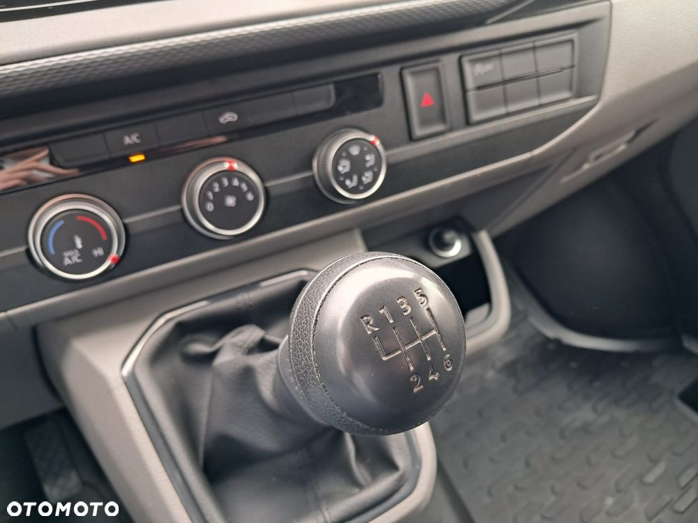 Volkswagen Transporter - 28
