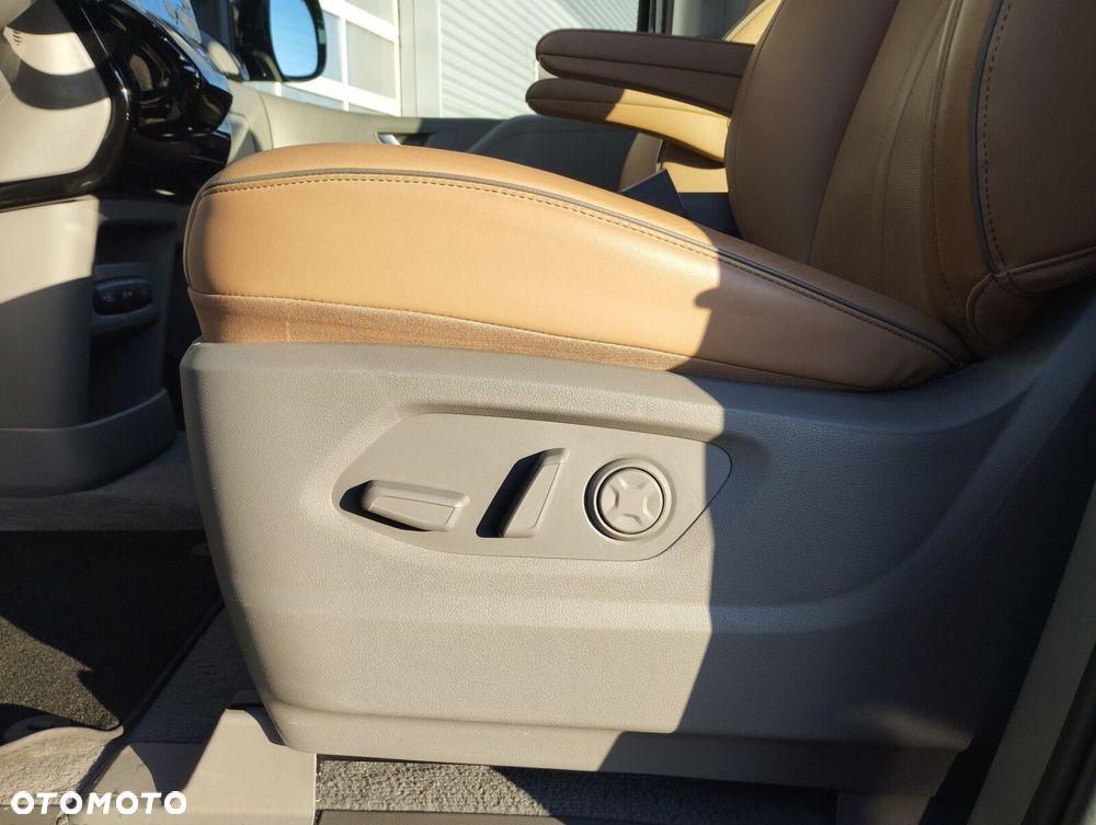 Hyundai Staria 1.6 T-GDI HEV Luxury - 38