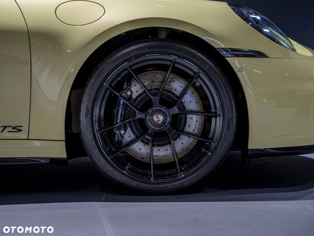 Porsche 911 Carrera T-Hybrid 4 GTS - 12