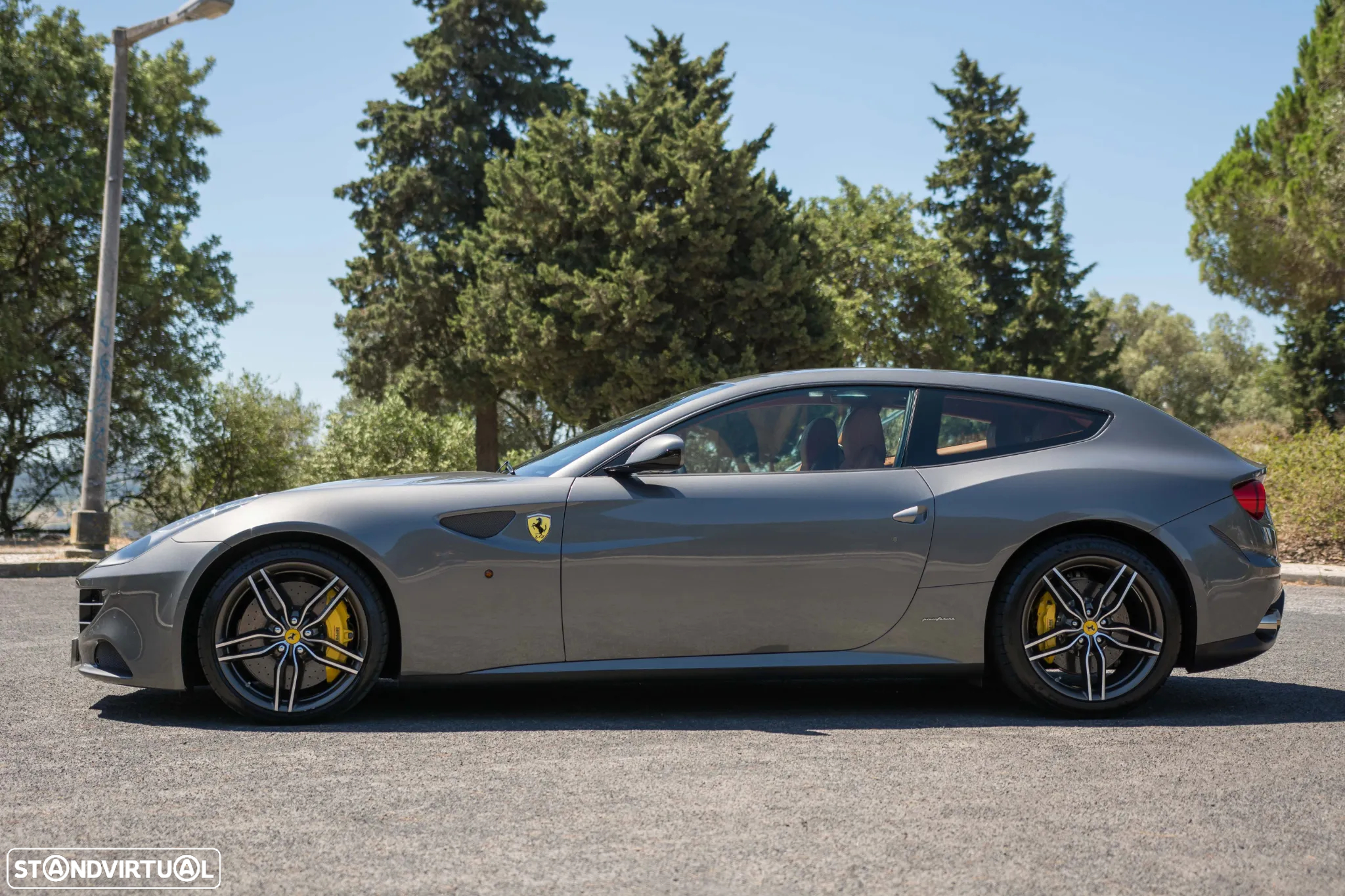 Ferrari FF - 12