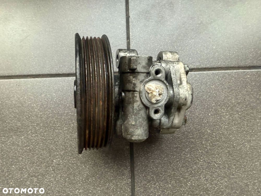 POMPA WSPOMAGANIA 2.0 CRDI KIA HYUNDAI 57100-2E200 - 2