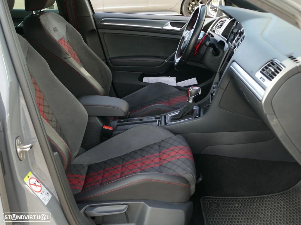 VW Golf 2.0 TSI GTi TCR DSG - 33
