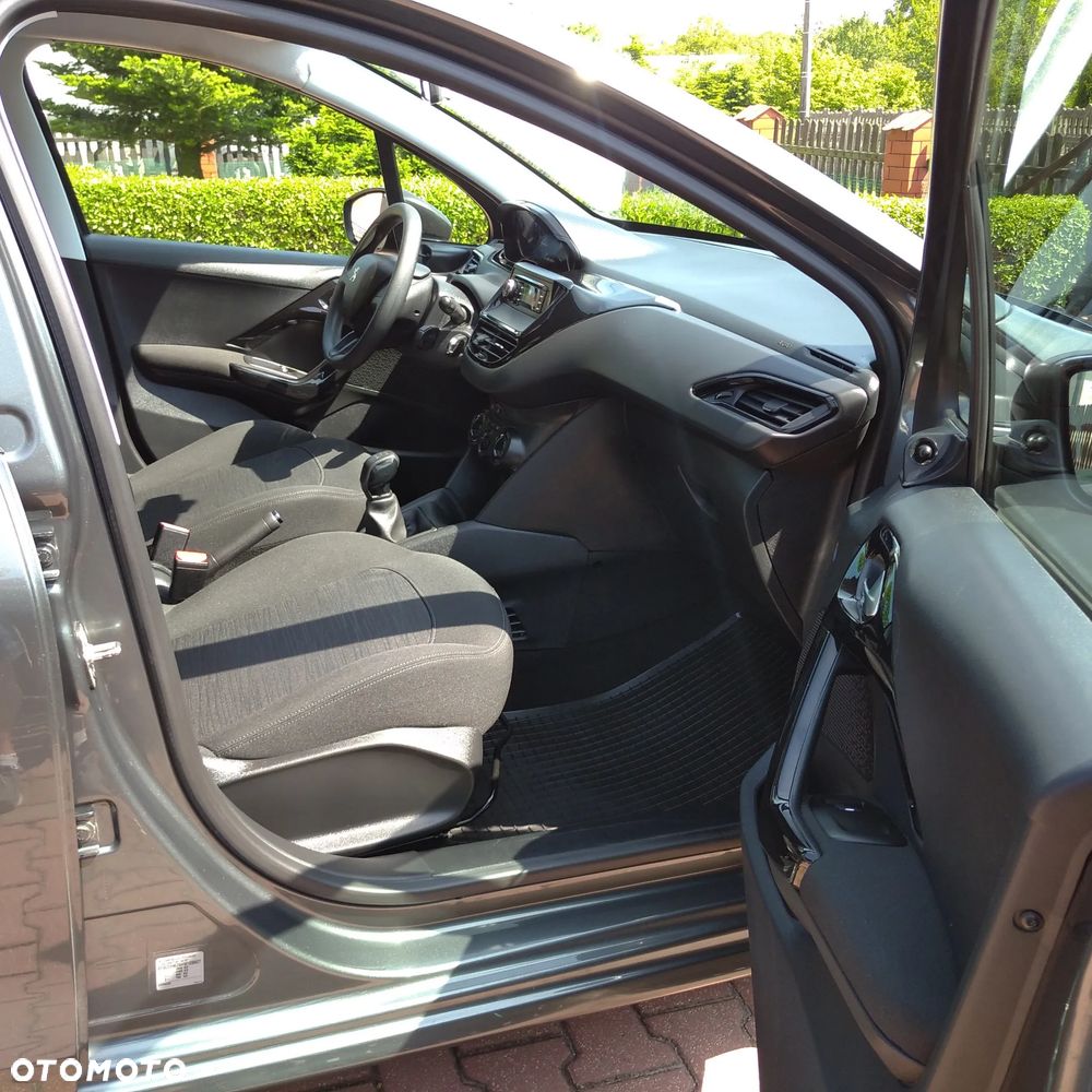 Peugeot 208 - 10