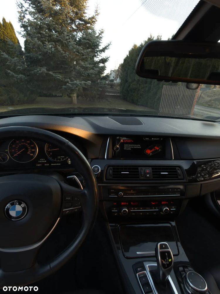 BMW Seria 5 528i xDrive - 16