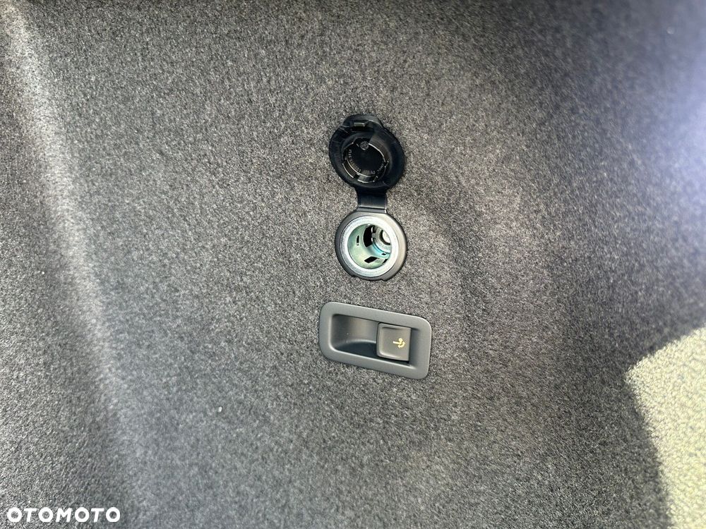 Volkswagen Golf Variant 2.0 TSI 4Motion R - 30