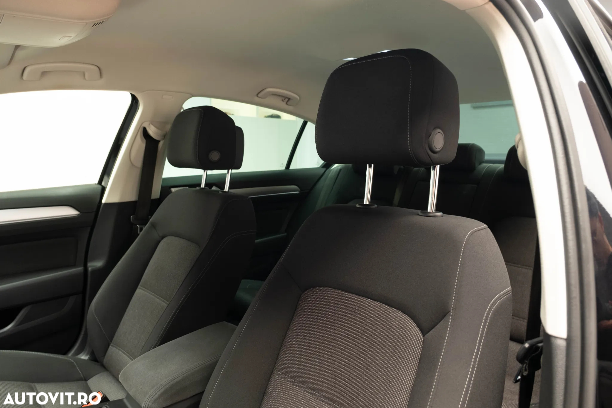 Volkswagen Passat 1.6 TDI DSG Trendline - 19