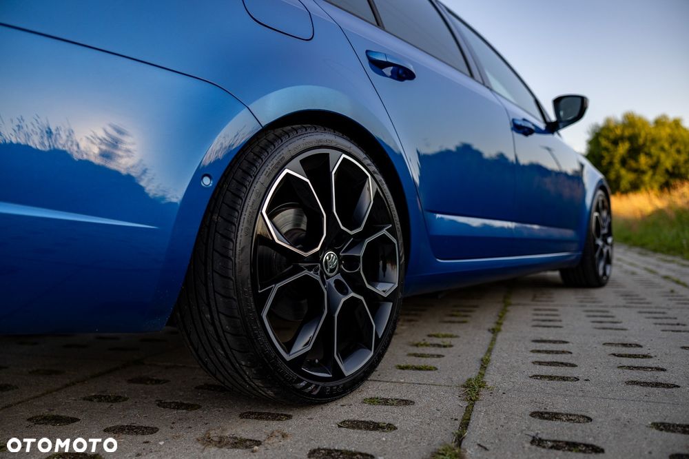 Skoda Octavia 2.0 TDI DSG RS - 27
