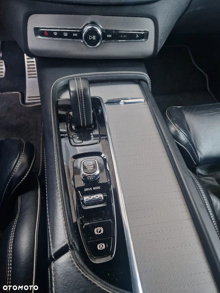 Volvo XC 90 D5 AWD R-Design 7os - 25