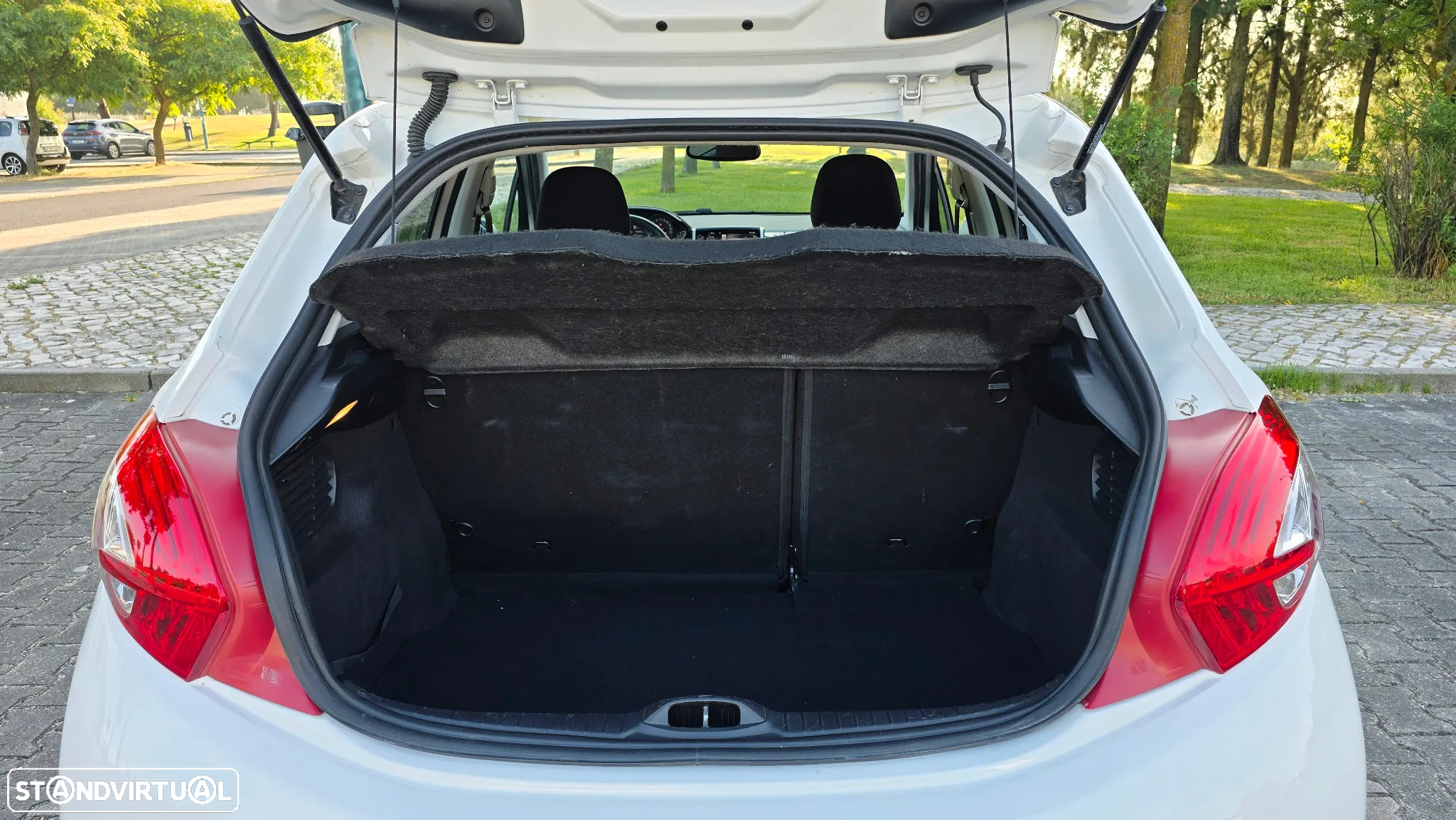 Peugeot 208 1.6 e-HDi Allure 2-Tronic - 33