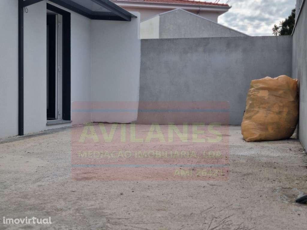 ANDAR MORADIA T2 - LOBÃO - Grande imagem: 4/17