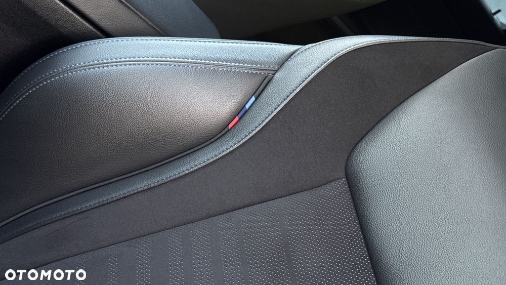 BMW Seria 3 330e M Sport - 12