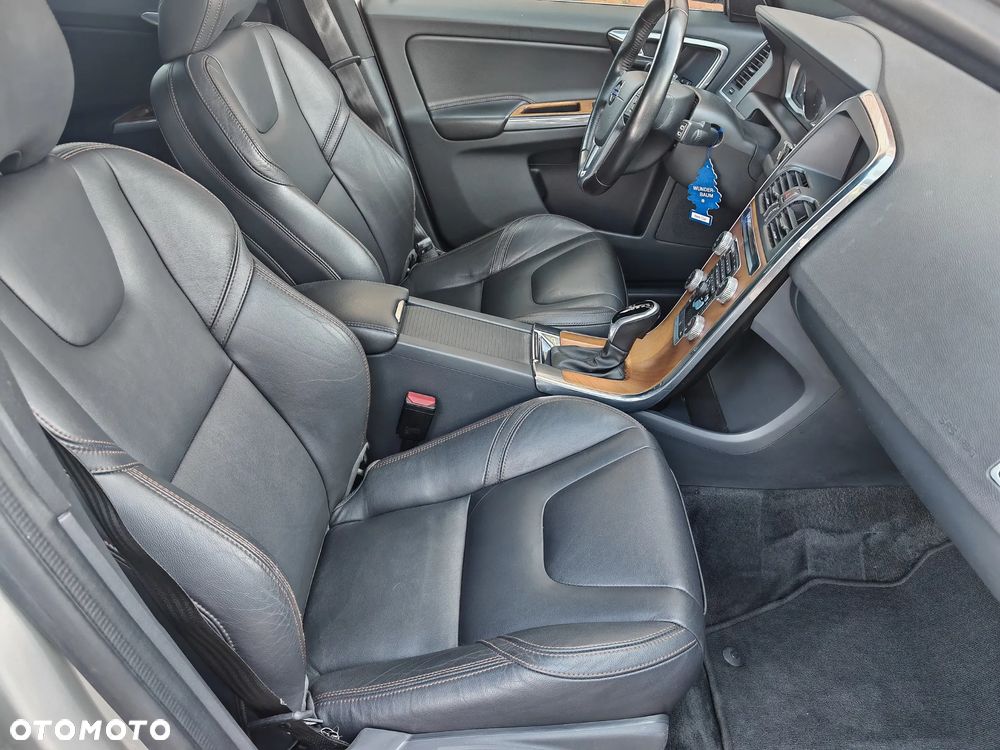 Volvo XC 60 D4 AWD Summum - 10