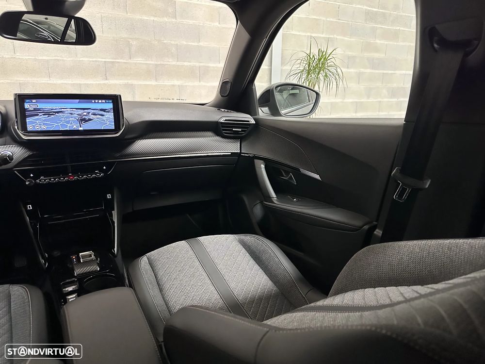 Peugeot 2008 1.2 PureTech Allure Pack EAT8 - 14