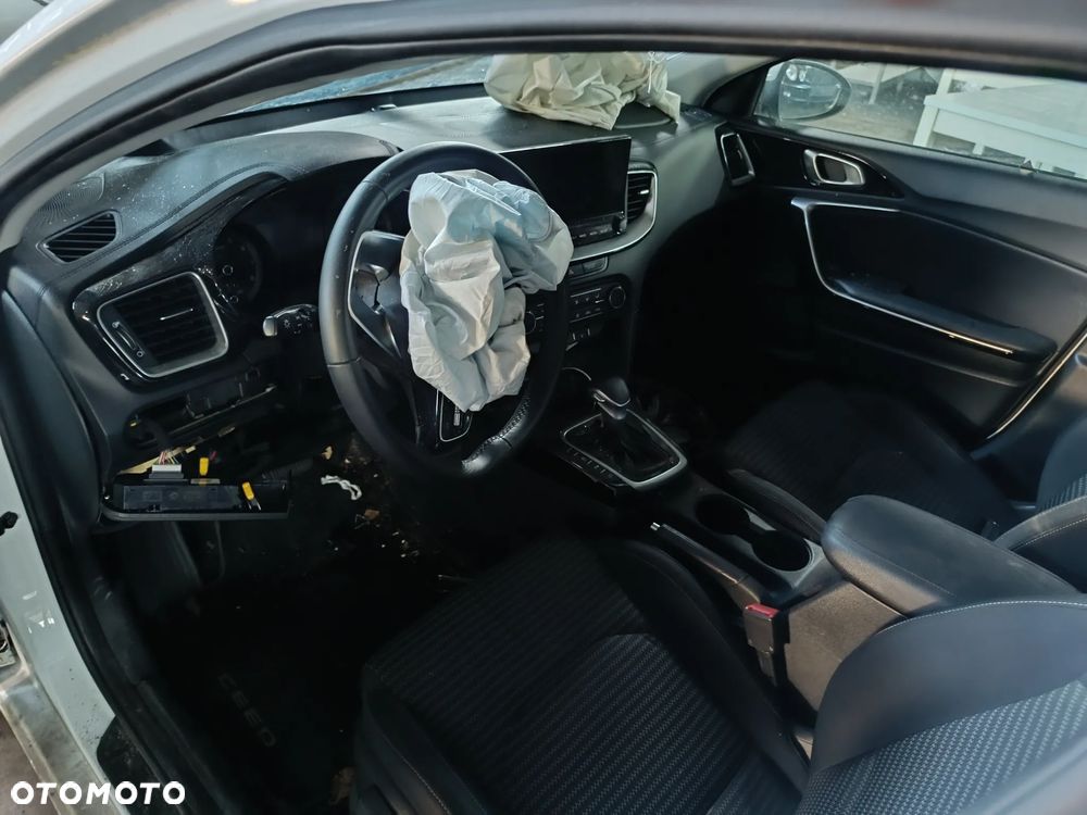 Kia Ceed 1.5 T-GDI DCT7 OPF Vision - 14