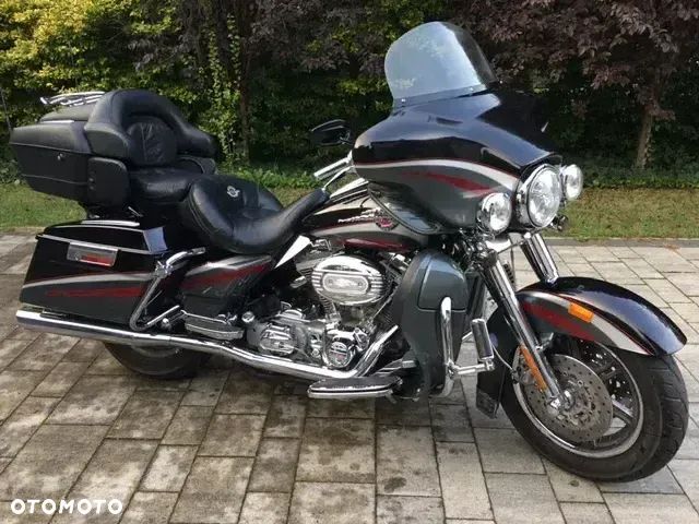 Harley-Davidson FLHTCU Ultra - 1