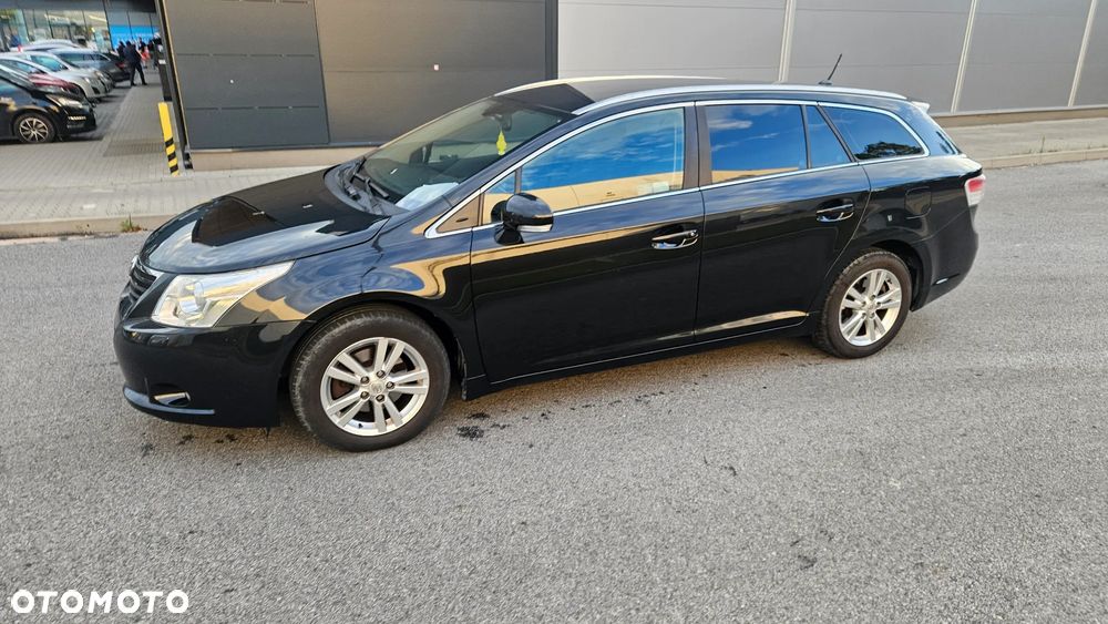 Toyota Avensis 2.0 D-4D Premium - 22