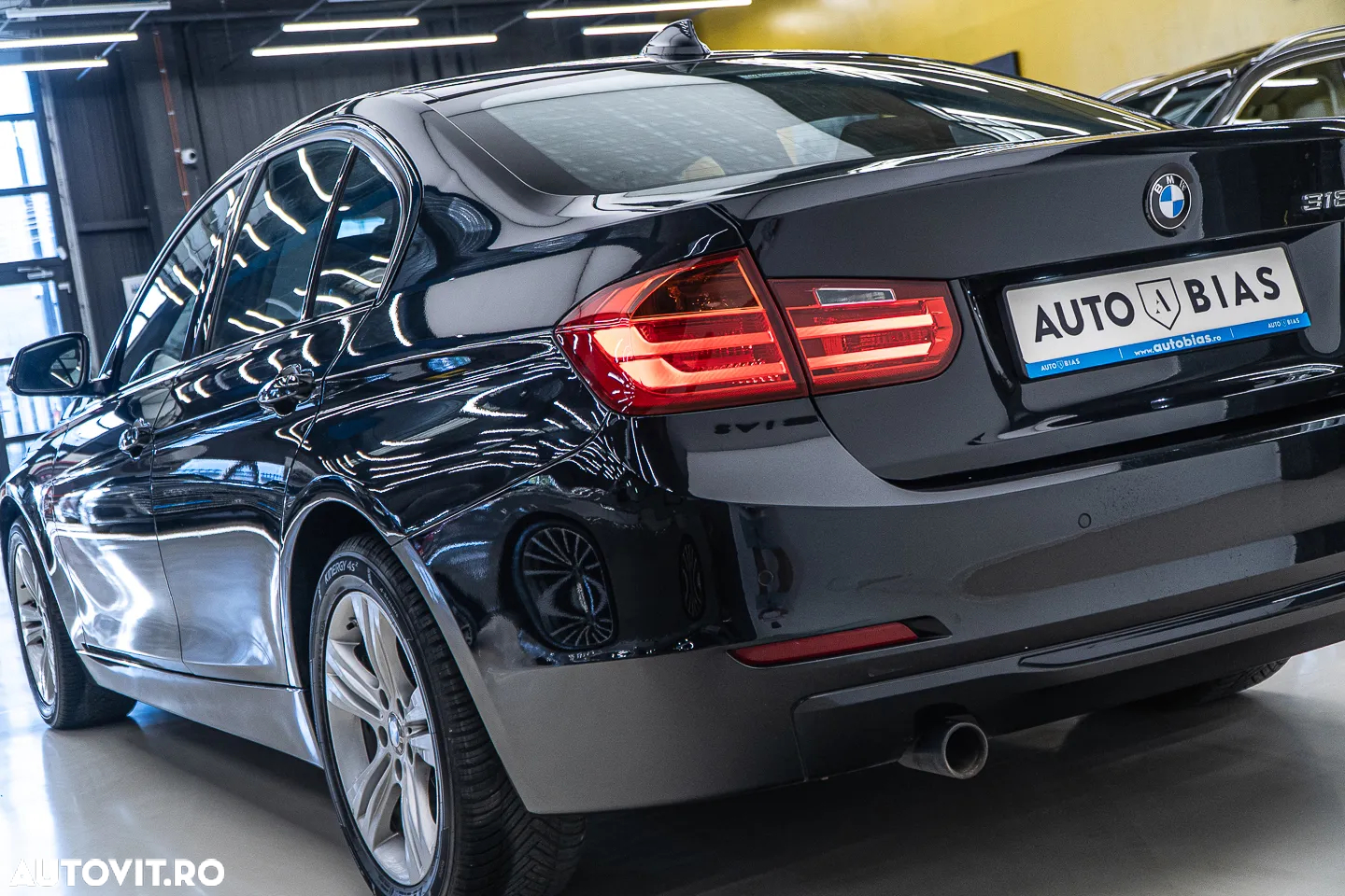 BMW Seria 3 318d Sport Line - 31