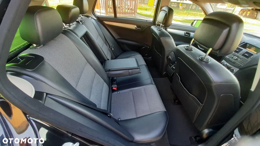 Mercedes-Benz Klasa C 180 T BlueEFFICIENCY 7G-TRONIC Avantgarde - 33