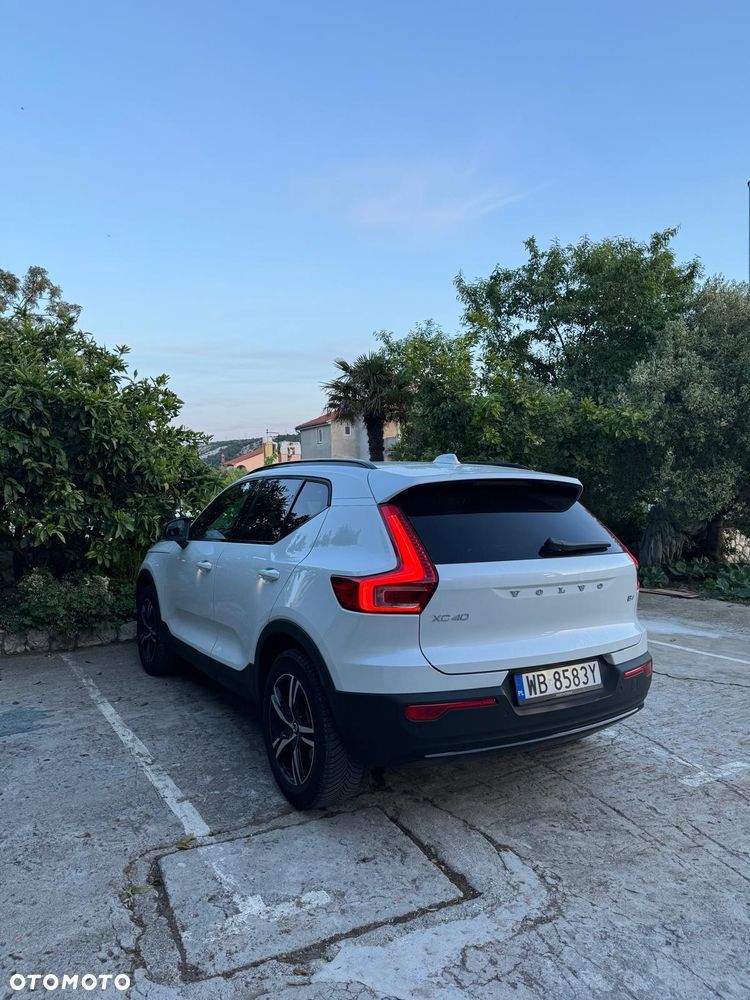 Volvo XC 40 B4 Plus Dark - 2