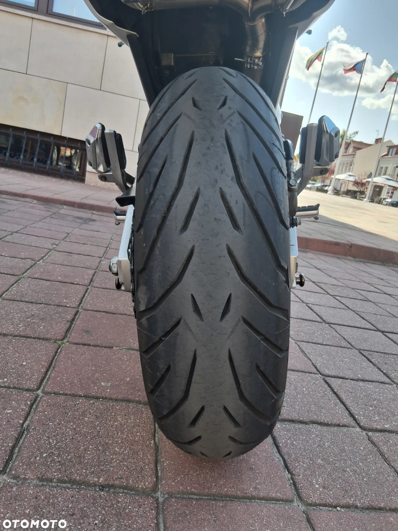 Suzuki GSR - 14