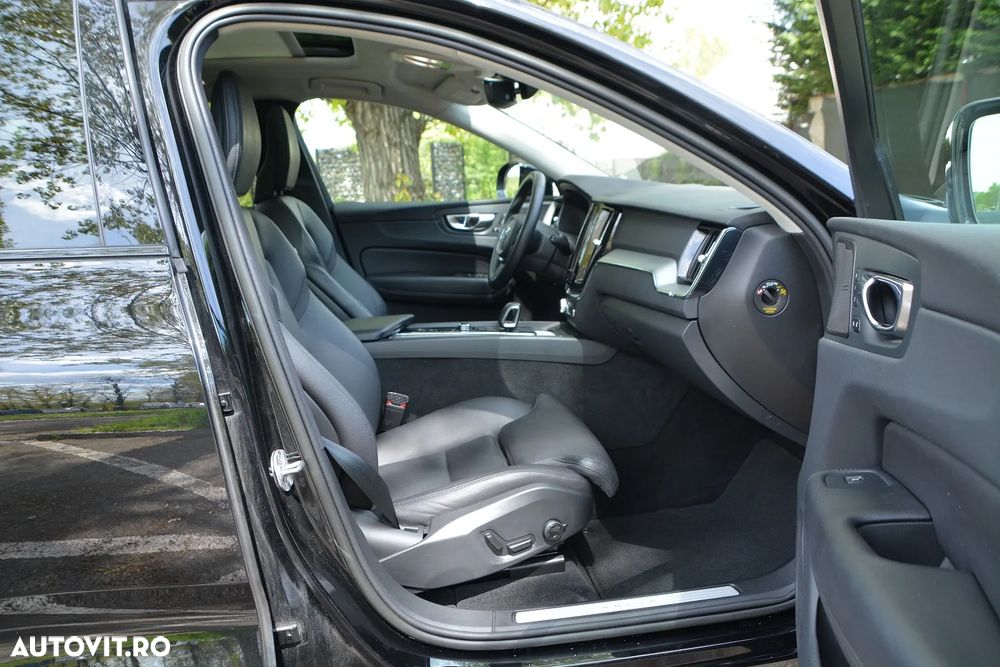 Volvo XC 60 B4 D AWD Plus Dark - 10