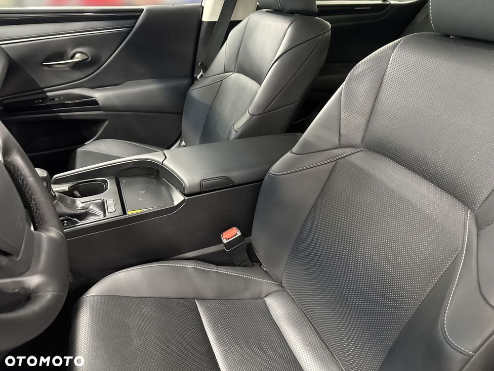 Lexus ES 300h Business Edition - 21