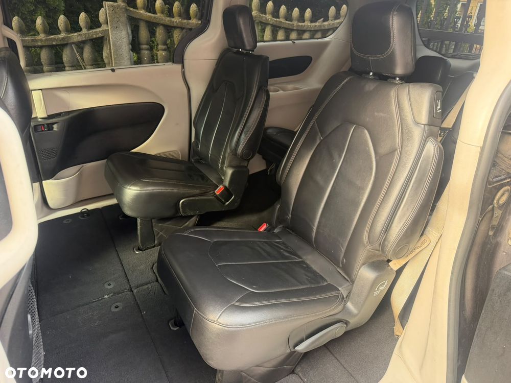 Chrysler Pacifica - 13