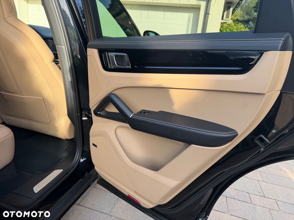 Porsche Cayenne E-Hybrid Tiptronic S Platinum Edition - 25