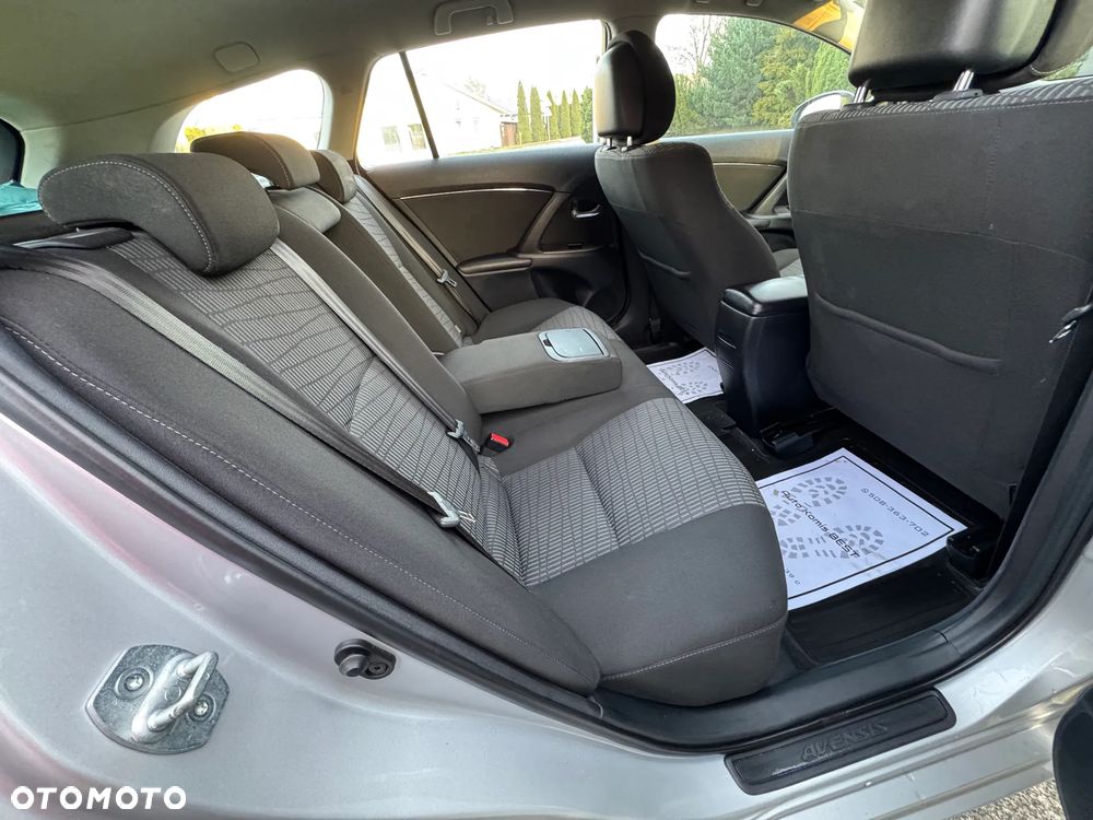 Toyota Avensis 1.8 Sol plus NAVI - 9