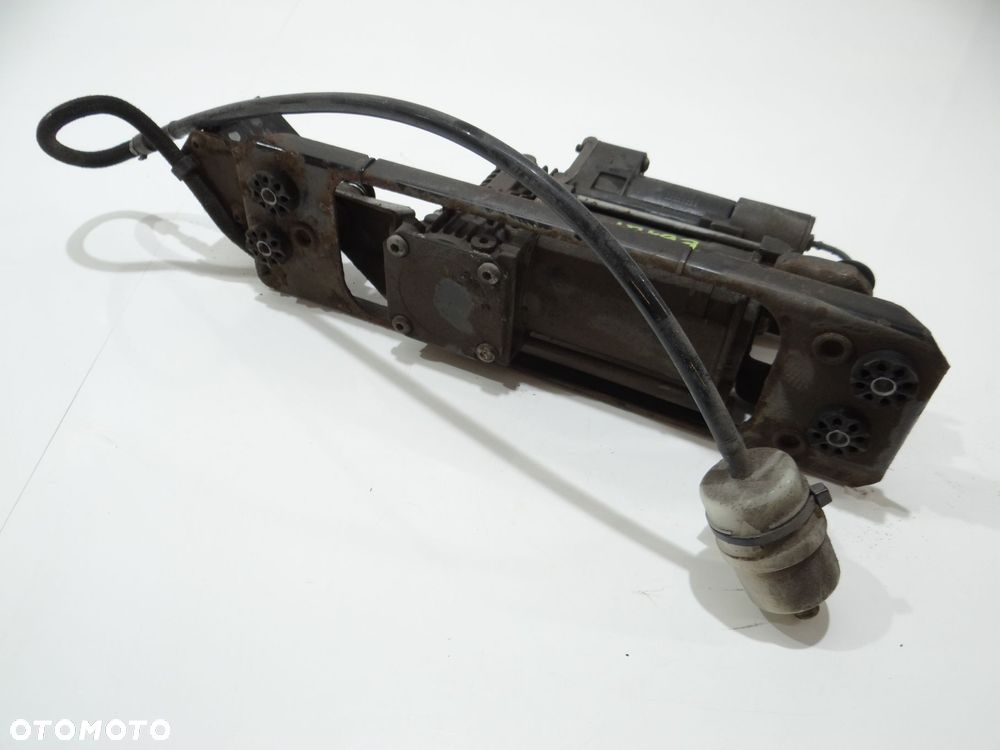 KOMPRESOR ZAWIESZENIA BMW E60 E61 LCI 6789937 (4570585) - 3