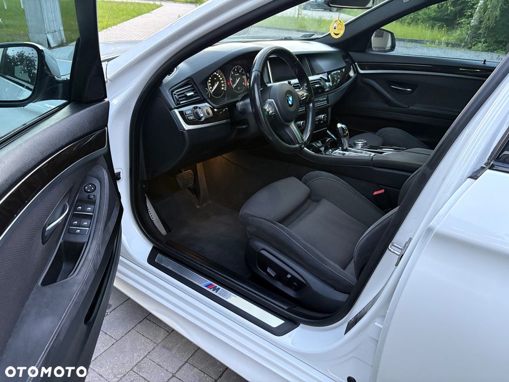 BMW Seria 5 525d xDrive - 10