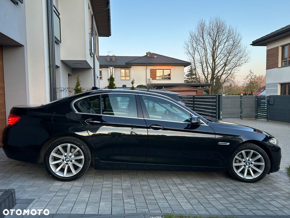 BMW Seria 5 525d xDrive - 13
