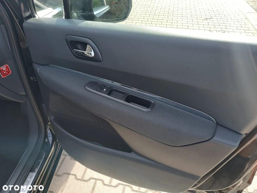 Peugeot 5008 2.0 HDi Family 7os - 16