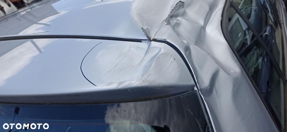 Golf V 5 + VI 6 + PLUS Klapa tył  zagięta zdrowa goła - 3