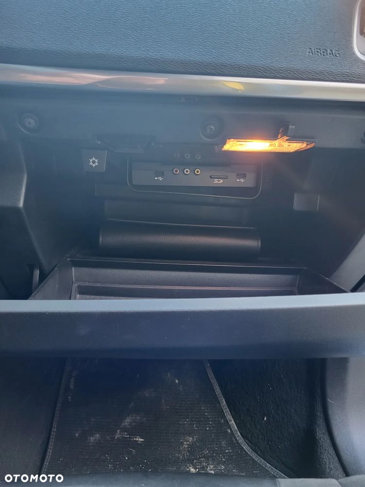 Volvo V40 D2 R Design - 25