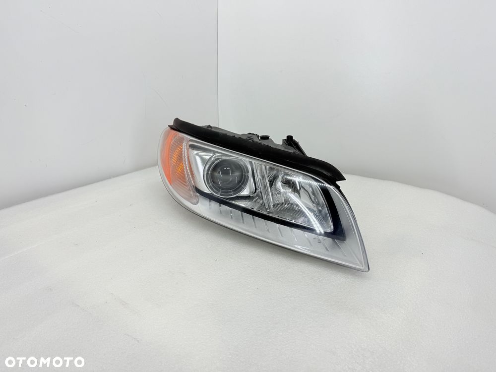 Lampa przednia prawa VOLVO V70 XC70 S80 XENON