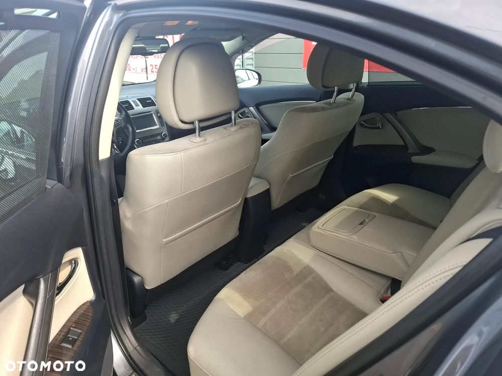 Toyota Avensis 1.8 Premium - 16