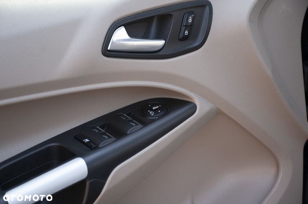Ford Transit Connect - 33