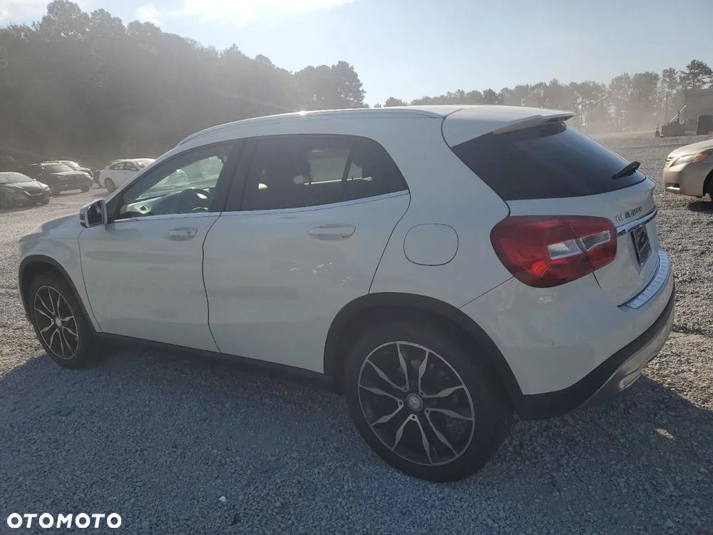 Mercedes-Benz GLA 250 4-Matic - 5