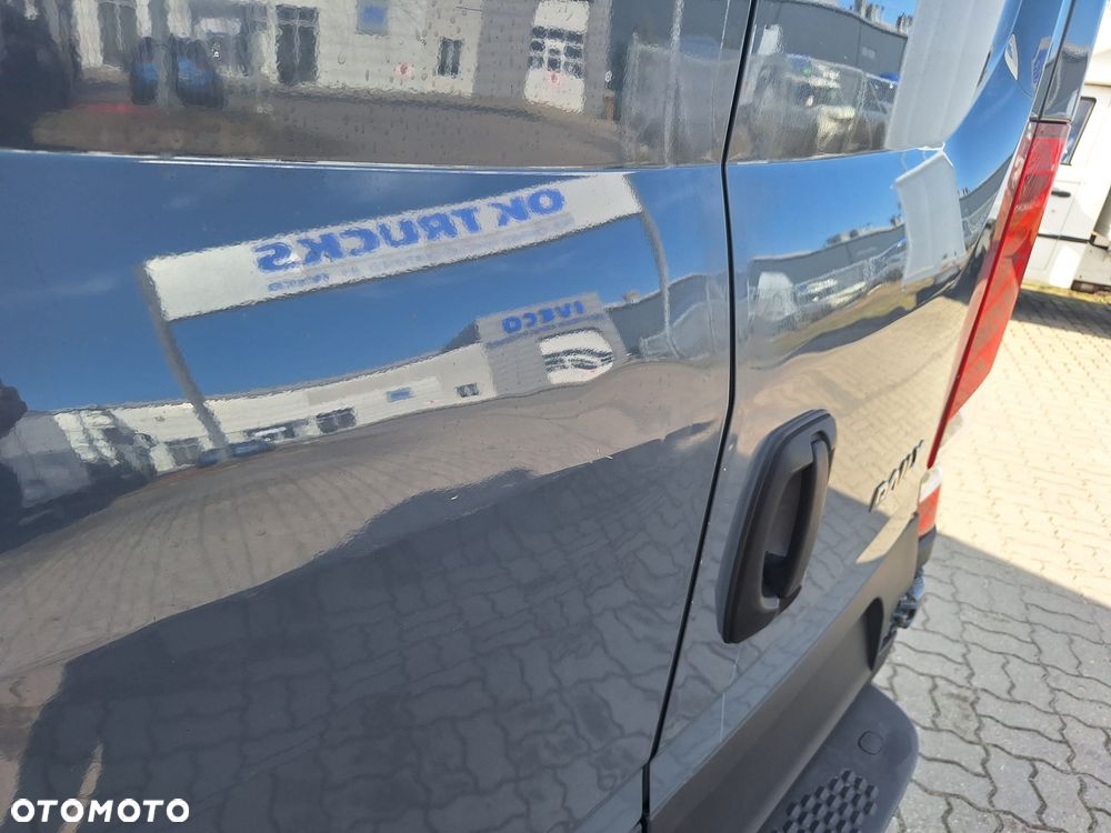 Iveco Daily 35S18 HiMatic furgon 16m blaszak automat FV23% MAXI - 25