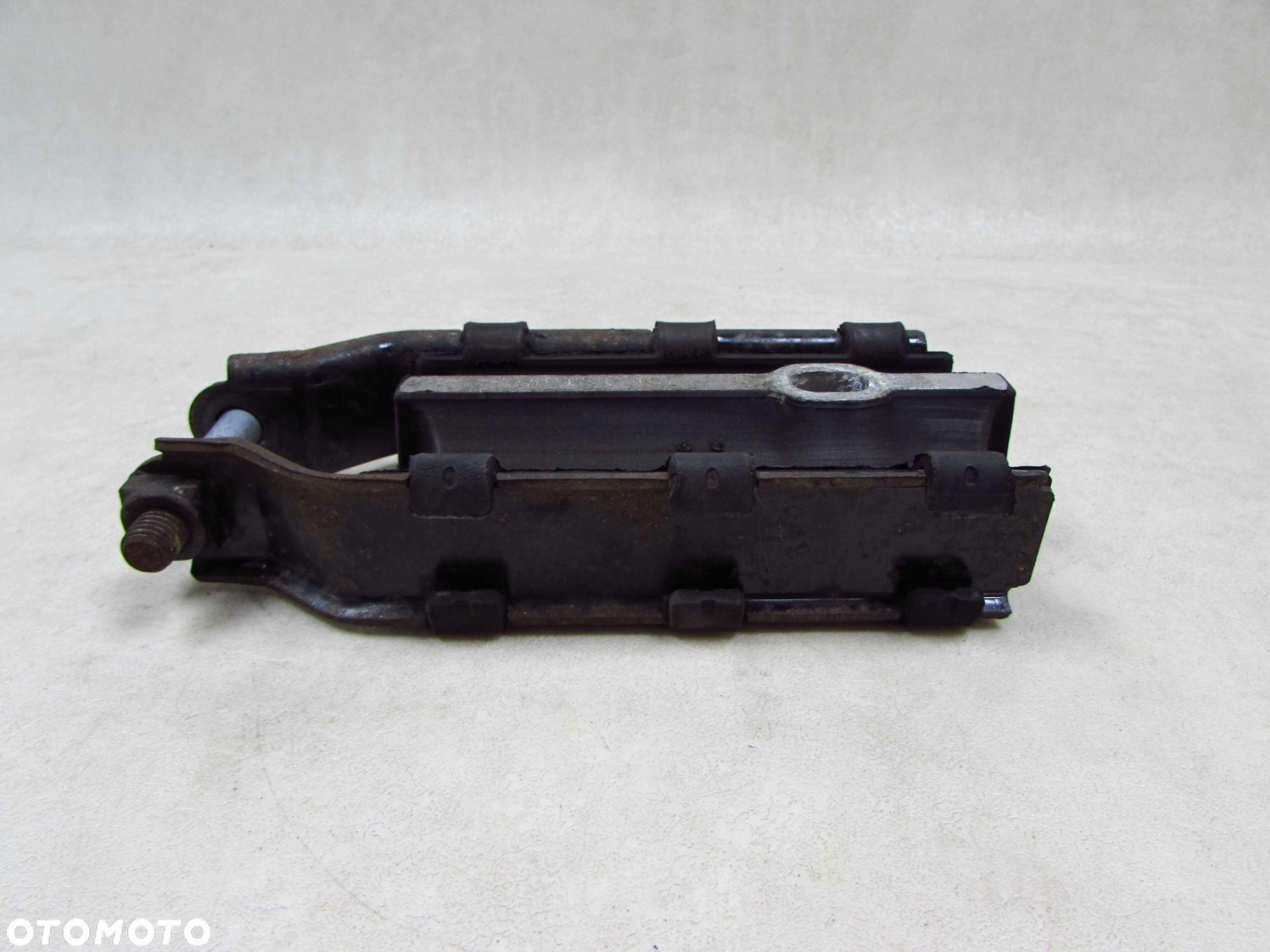 VOLVO S60 II V60 2.4 D5 10- LAPA PODUSZKA SKRZYNI 31262935 - 3
