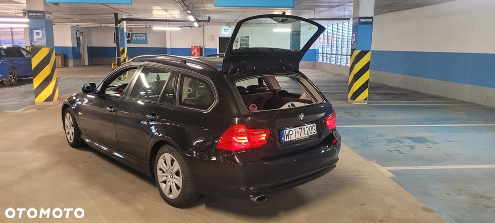 BMW Seria 3 320i - 32