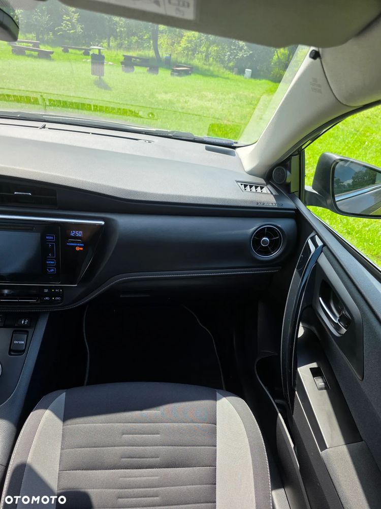 Toyota Auris Hybrid 135 Premium - 11