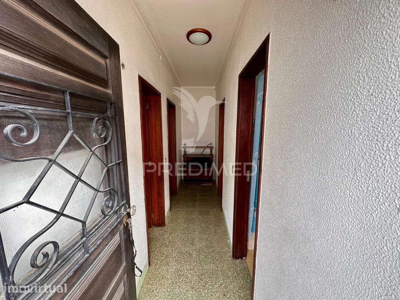 Moradia bifamiliar com dois apartamentos independentes e terreno de... - Grande imagem: 5/39