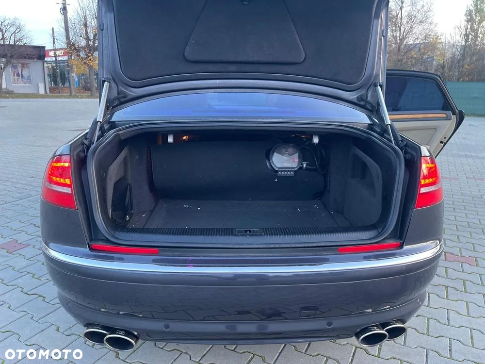 Audi A8 4.2 L Quattro - 16