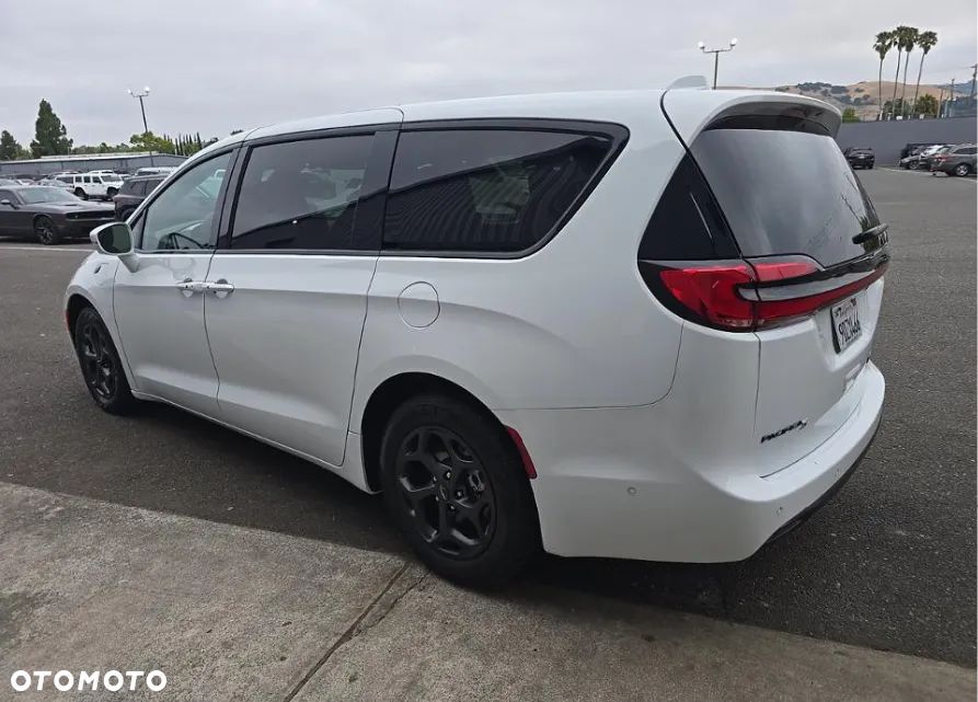 Chrysler Pacifica - 5
